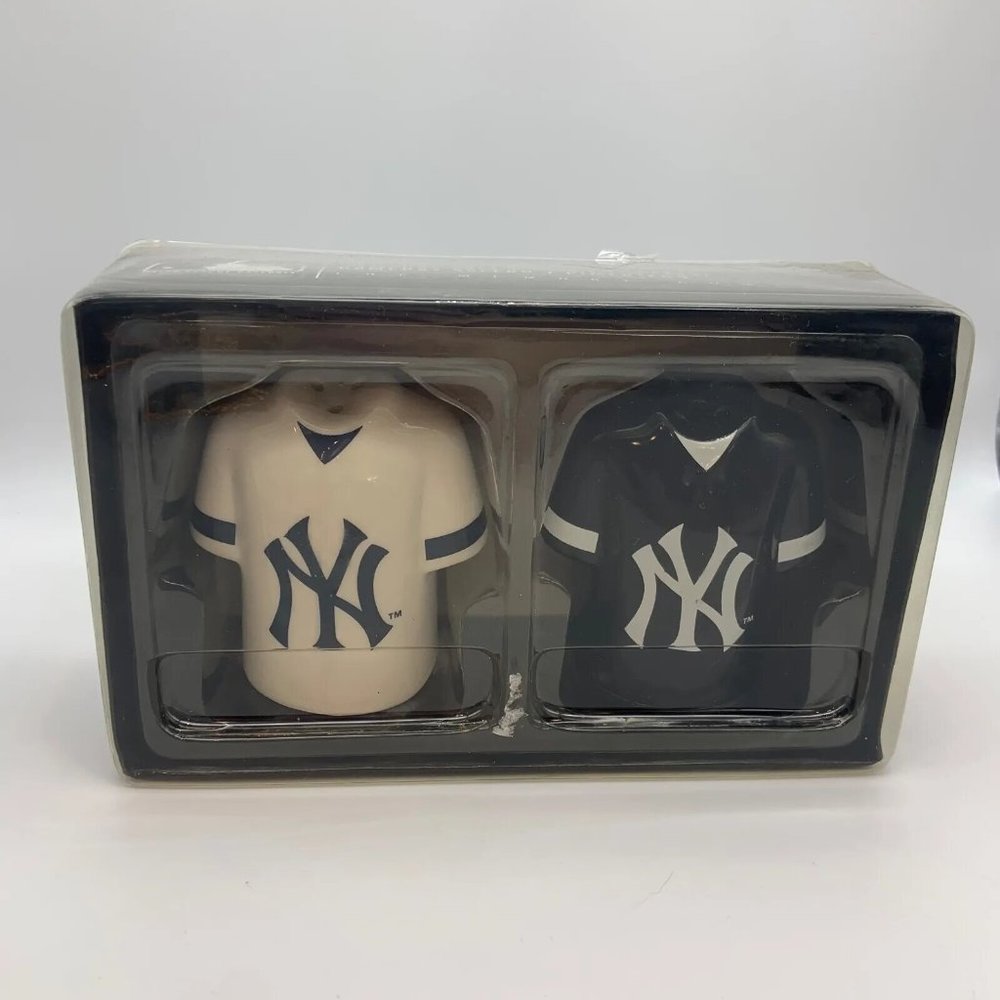 Set of Two New York Yankees Jersey Ceramic Salt & Pepper Shakers Set